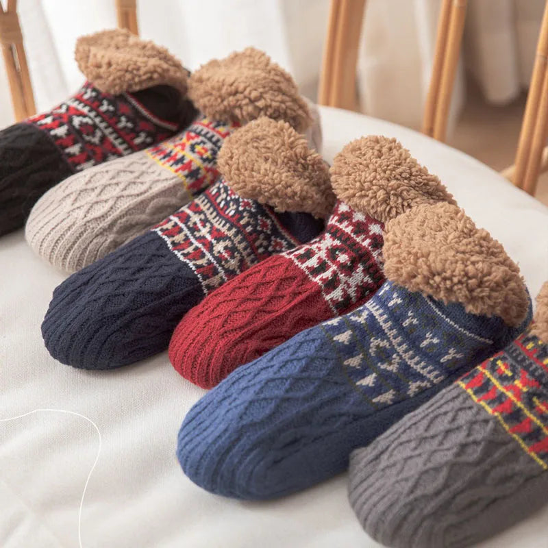 Cozy Snowflake Pattern Winter Socks