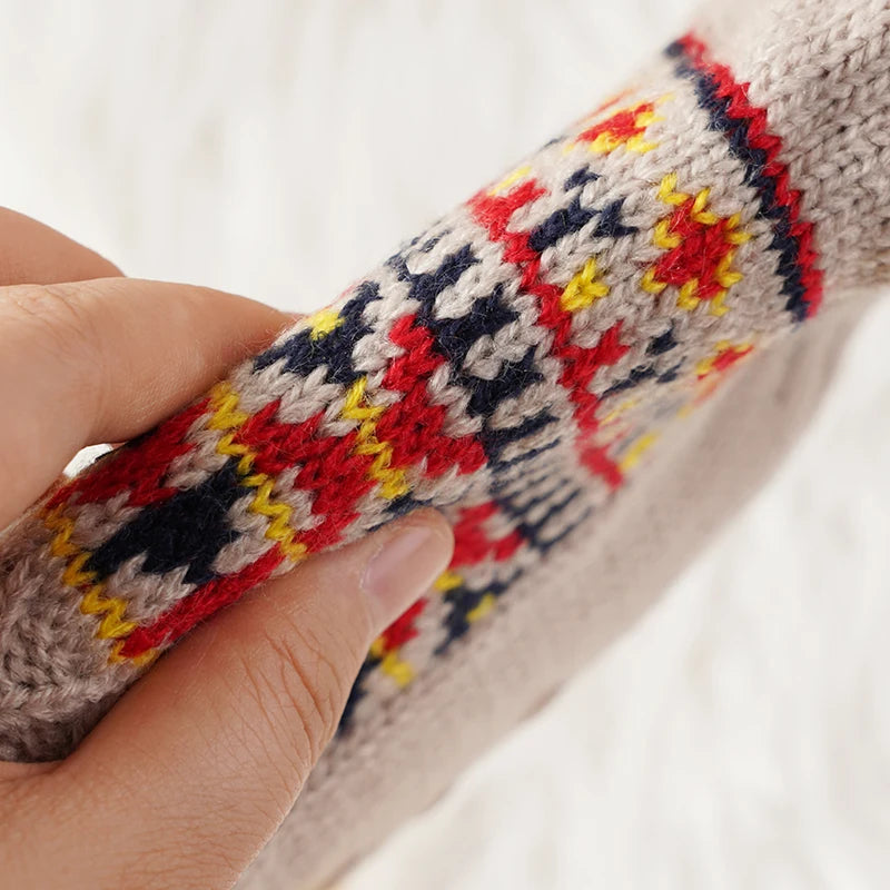 Cozy Snowflake Pattern Winter Socks