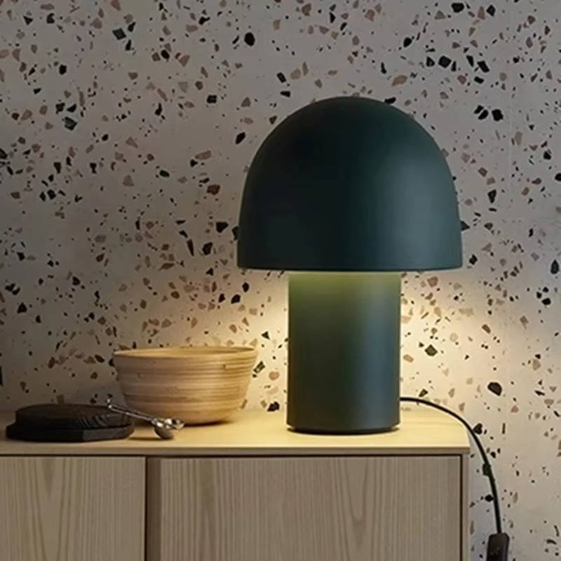 Sleek Wireless Table Lamp