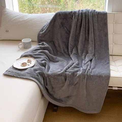 Cozy Waterproof Thermal Blanket for All-Weather Warmth