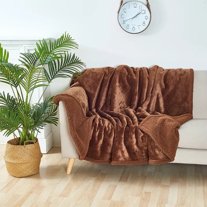 Cozy Waterproof Thermal Blanket for All-Weather Warmth